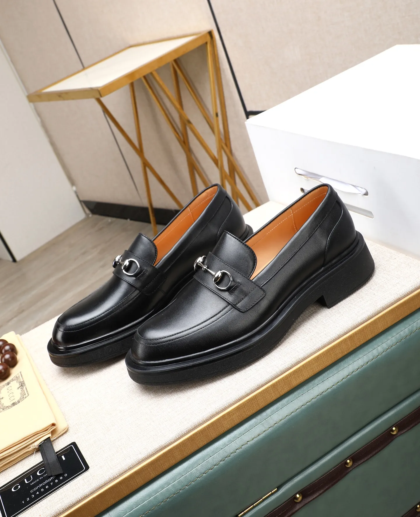 Men's shoes 💰520 (high-end, all cowhide) GUCCI high-end formal leather shoes, original imported fabrics from Italy, cowhide lining, original hardware. I believe you will be struck by it from the first moment you see it. The avant-garde atmosphere can no longer fully interpret its elegance. AAA grade rubber outsole, super comfortable. The original counter last guarantees its original version and quality. The simple upper ensures its comfort and breathability. A pair of truly good shoes has its own unique soul, famous quality, regular size 38-44 (45 customized)